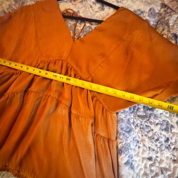 Elegant boutique Women's Top - Picture 3 of 5